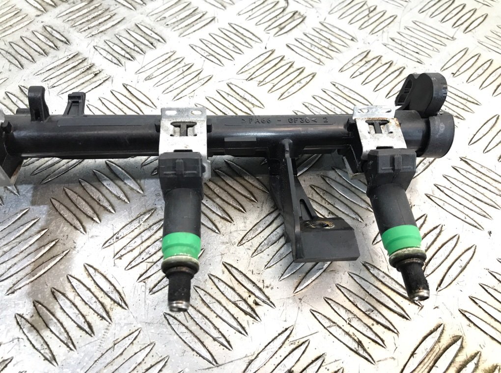 Топливная рампа бу для Ford Focus 2 1.6 i,  2009 г.