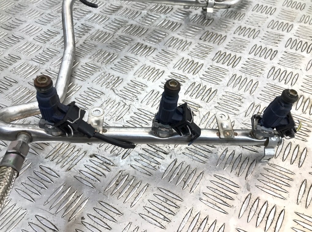 Топливная рампа бу для Mercedes C W203 3.2 i,  2002 г.