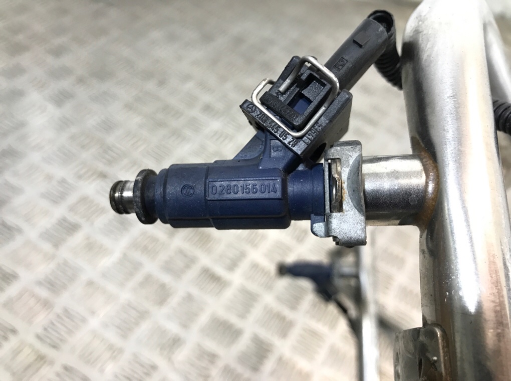 Топливная рампа бу для Mercedes C W203 3.2 i,  2002 г.