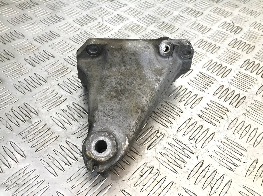 Кронштейн двигателя бу для Mercedes C W203 3.2 i, 2002 г.