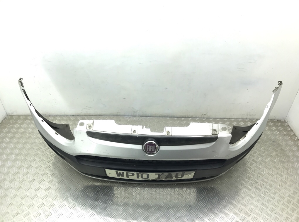 Бампер передний бу для Fiat Punto  1.4 i,  2010 г.