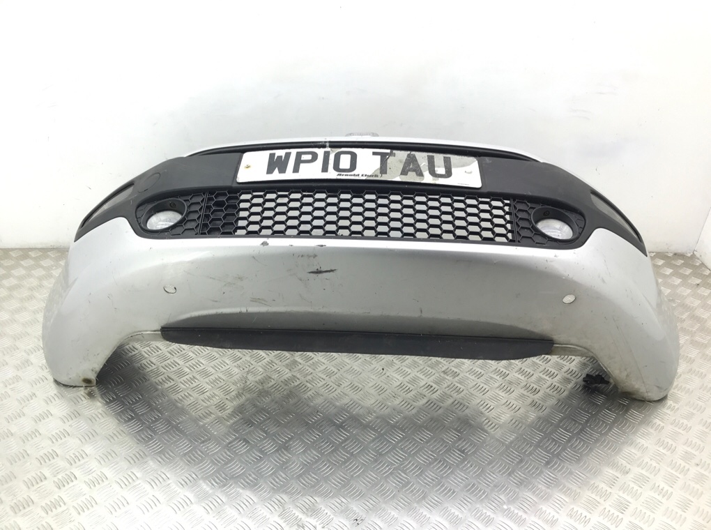 Бампер передний бу для Fiat Punto  1.4 i,  2010 г.