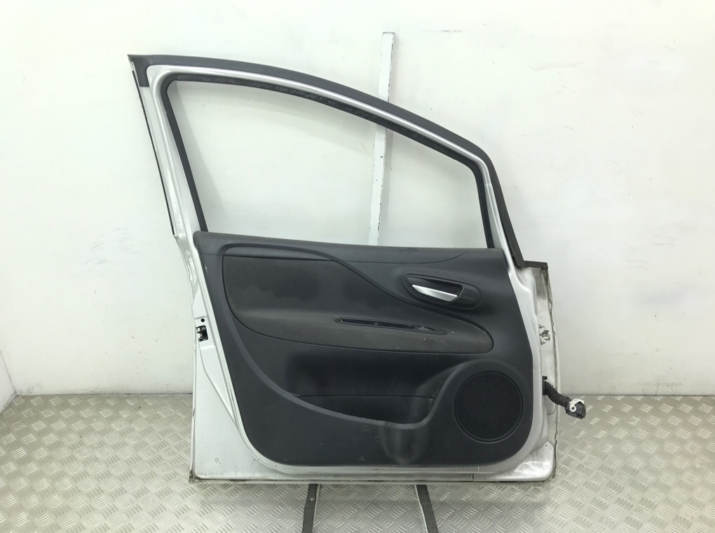 Дверь передняя левая бу для Fiat Punto  1.4 i,  2010 г.