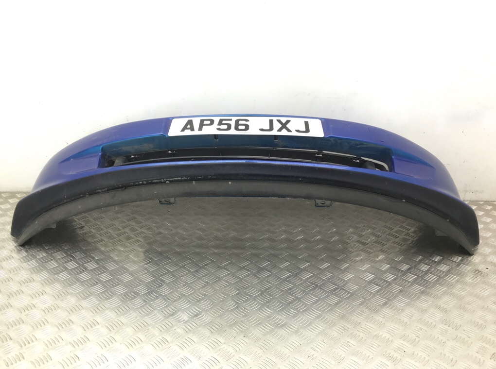 Бампер передний бу для Honda Jazz 1 1.3 i,  2006 г.