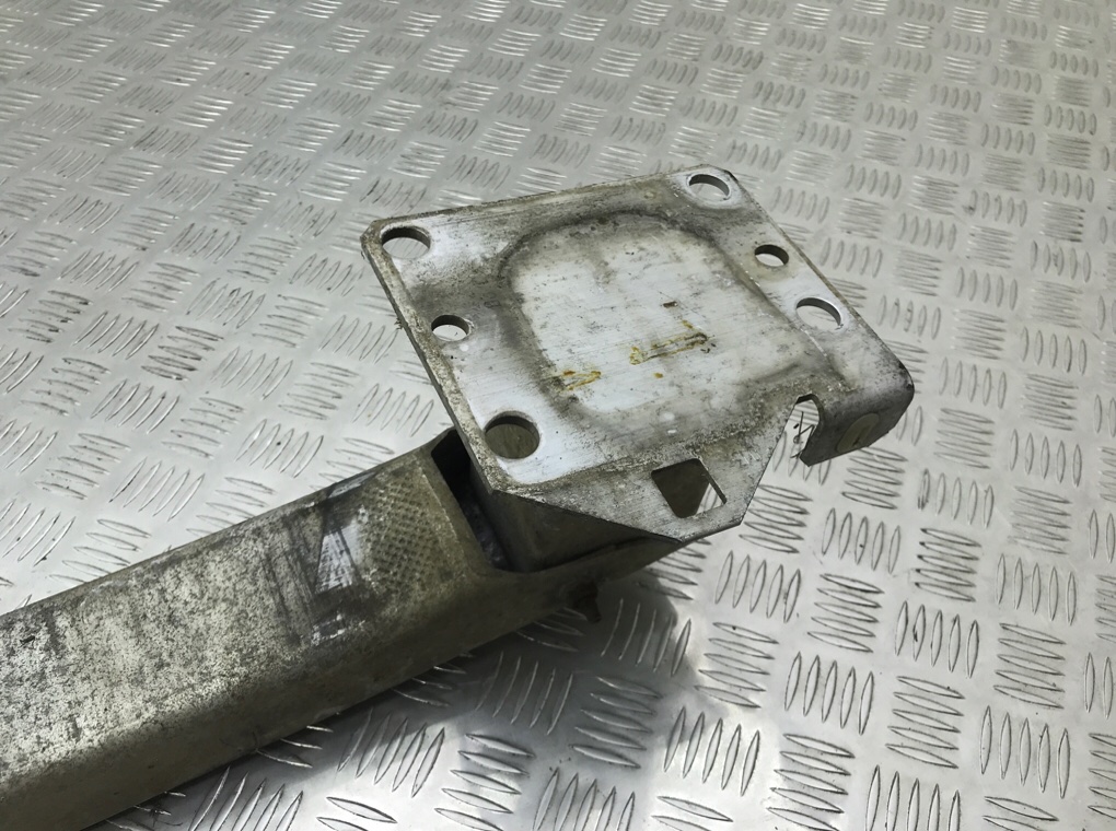 Усилитель бампера переднего бу для Peugeot 308 T7 1.6 HDi,  2009 г.