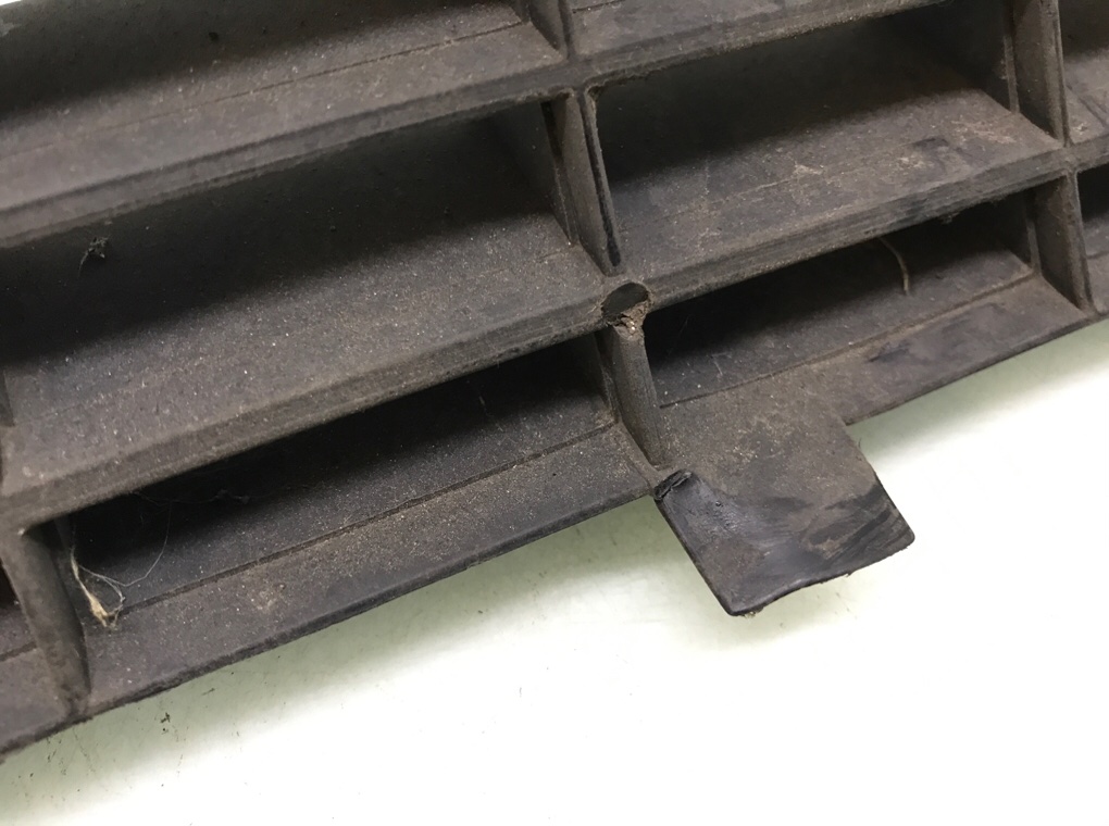 Заглушка (решетка) в бампер передний бу для Fiat Punto  1.4 i,  2009 г.