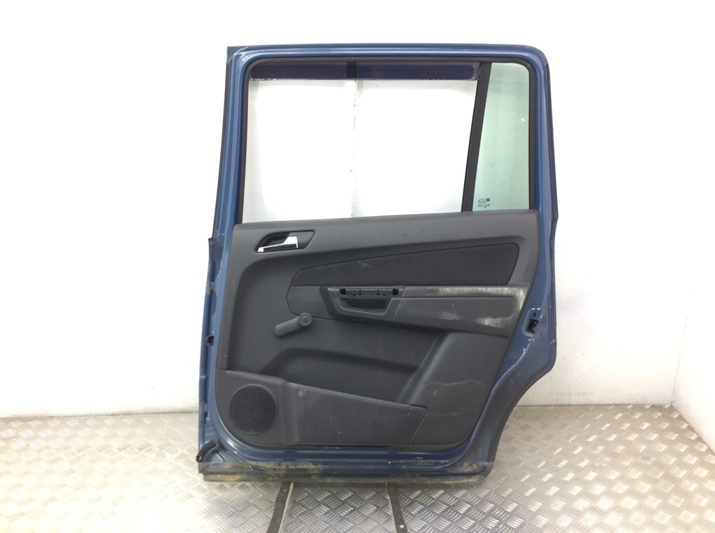 Дверь задняя правая бу для Opel Zafira B 1.6 i, 2008 г. Дверь задняя правая бу для Opel Zafira B 1.6 i, 2008 г.