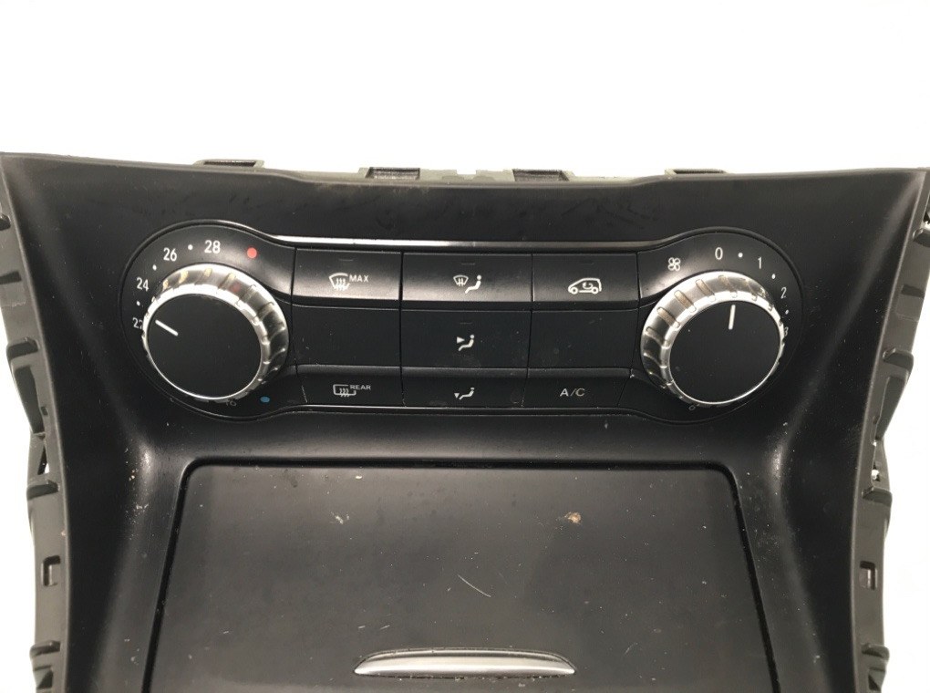 Блок управления печки/климат-контроля бу для Mercedes A W176 2.2 CDi, 2014 г. Блок управления печки/климат-контроля бу для Mercedes A W176 2.2 CDi, 2014 г.