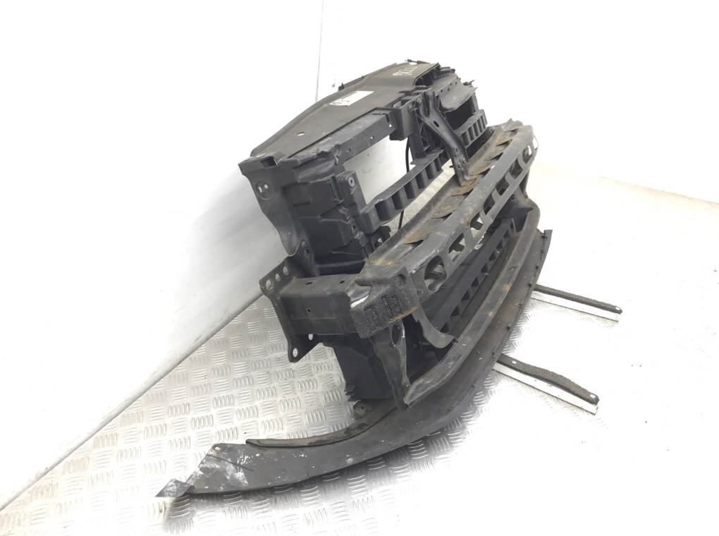 Панель передняя (телевизор) бу для Volkswagen Golf 6 1.6 TDi,  2011 г.