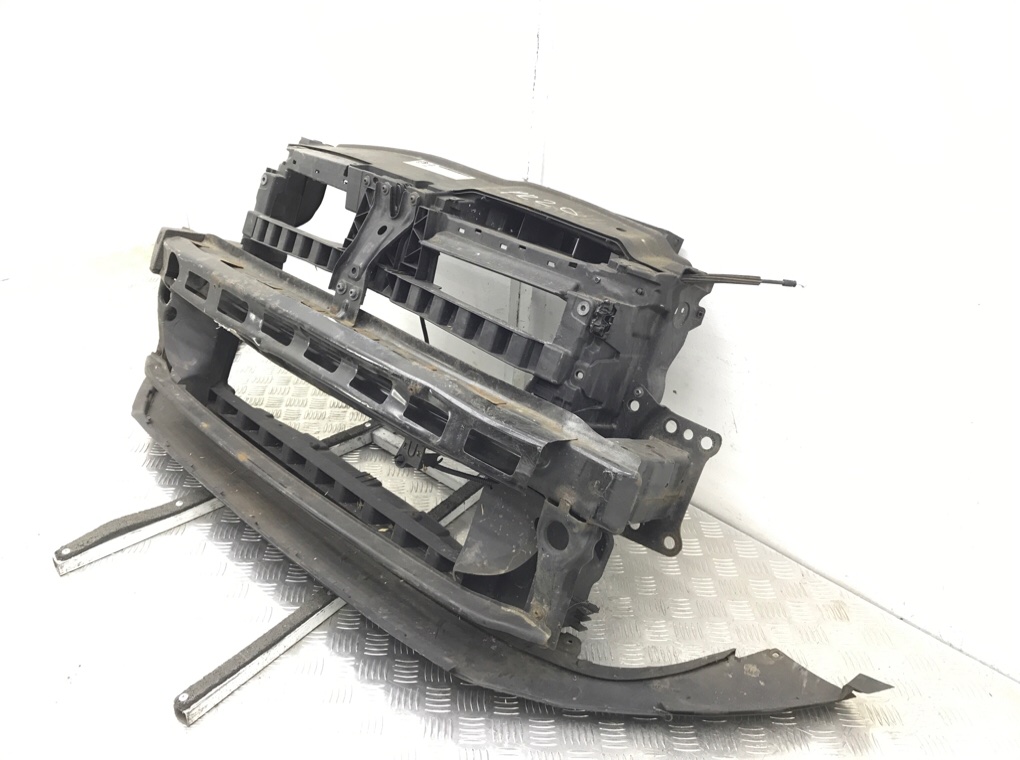 Панель передняя (телевизор) бу для Volkswagen Golf 6 1.6 TDi,  2011 г.