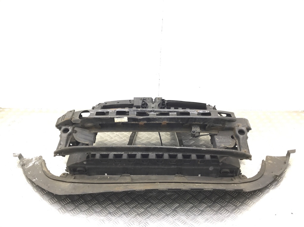 Панель передняя (телевизор) бу для Volkswagen Golf 6 1.6 TDi,  2011 г.