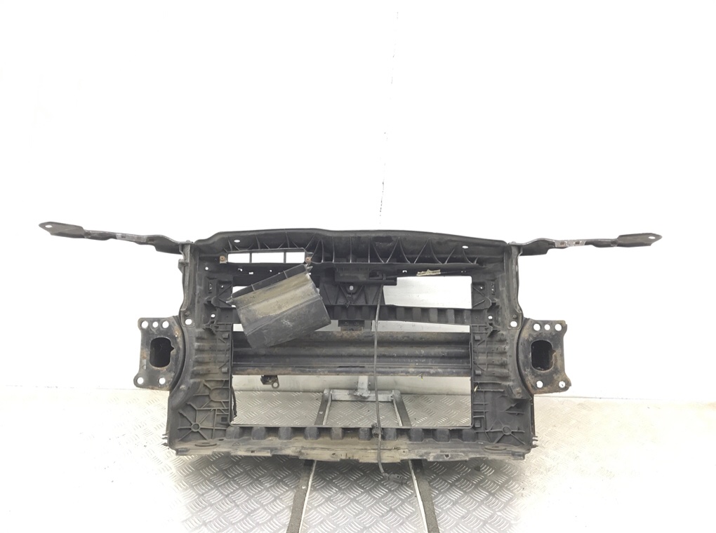 Панель передняя (телевизор) бу для Volkswagen Golf 6 2.0 TDi,  2010 г.