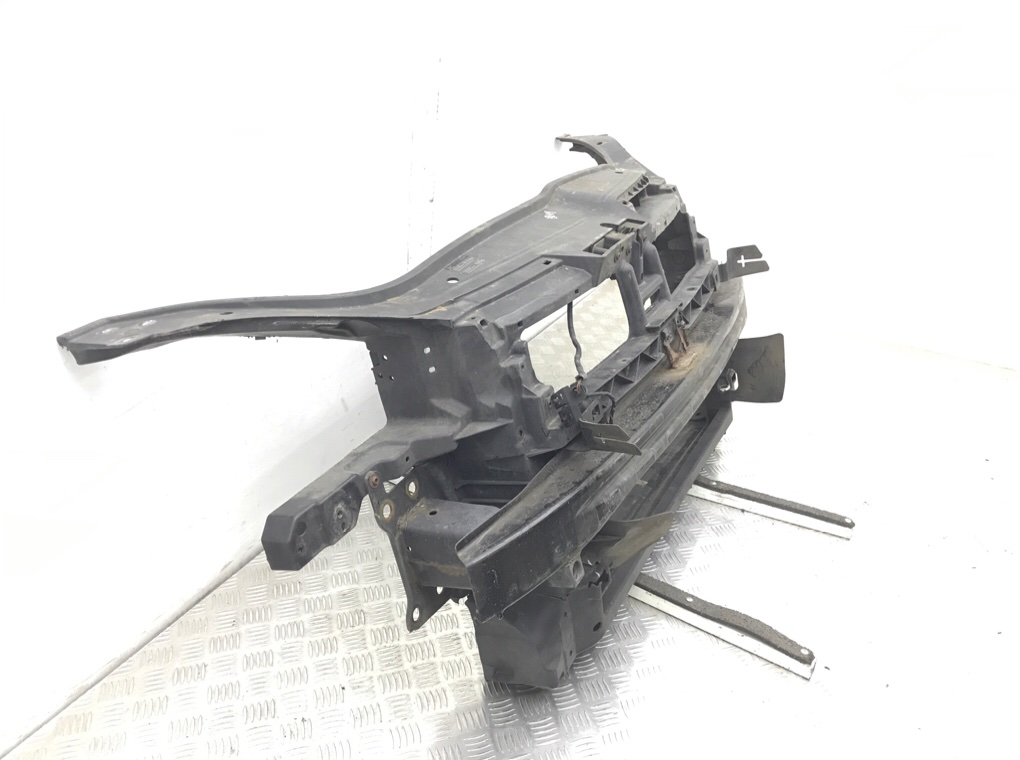 Панель передняя (телевизор) бу для Volkswagen Jetta 5 2.0 TDi,  2009 г.