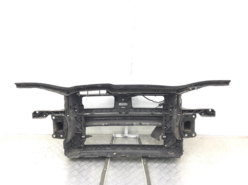 Панель передняя (телевизор) бу для Volkswagen Jetta 5 2.0 TDi,  2009 г.