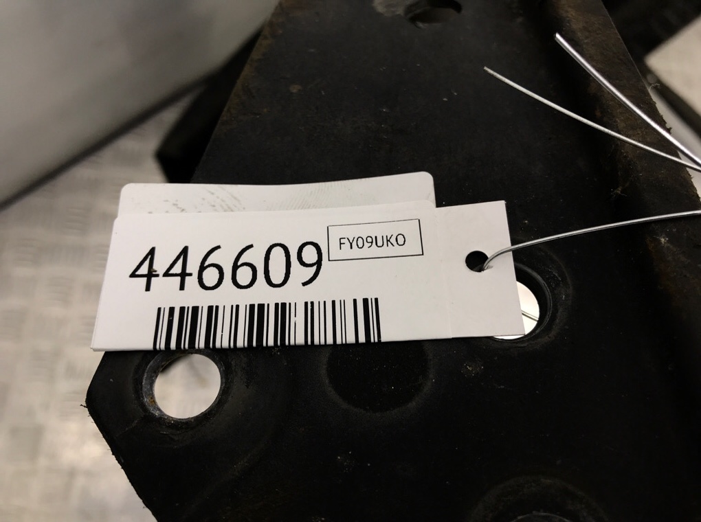 Панель передняя (телевизор) бу для Volkswagen Jetta 5 2.0 TDi,  2009 г.