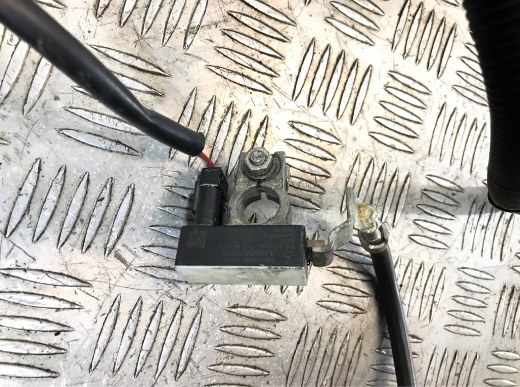 Плюсовой провод аккумулятора бу для Mercedes A W176 2.2 CDi, 2014 г. Плюсовой провод аккумулятора бу для Mercedes A W176 2.2 CDi, 2014 г.