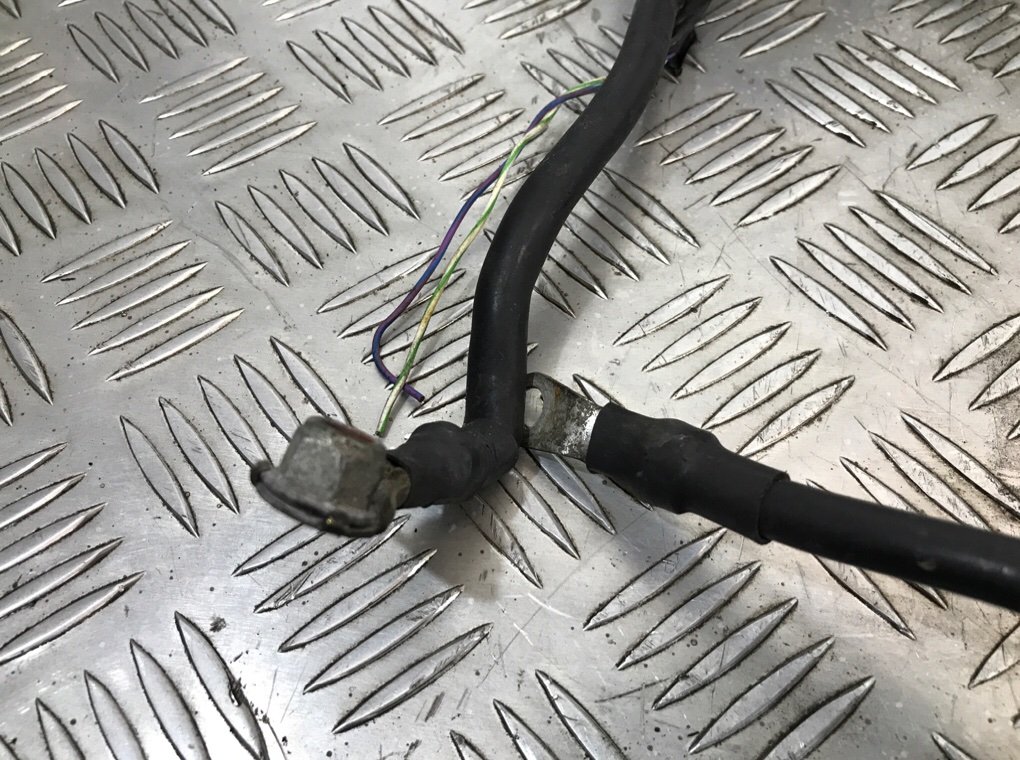 Плюсовой провод аккумулятора бу для Mercedes A W176 2.2 CDi, 2014 г. Плюсовой провод аккумулятора бу для Mercedes A W176 2.2 CDi, 2014 г.