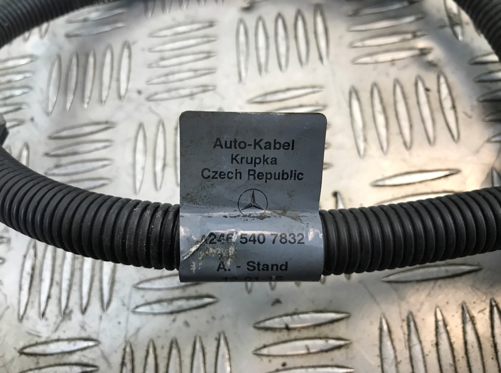 Плюсовой провод аккумулятора бу для Mercedes A W176 2.2 CDi, 2014 г. Плюсовой провод аккумулятора бу для Mercedes A W176 2.2 CDi, 2014 г.