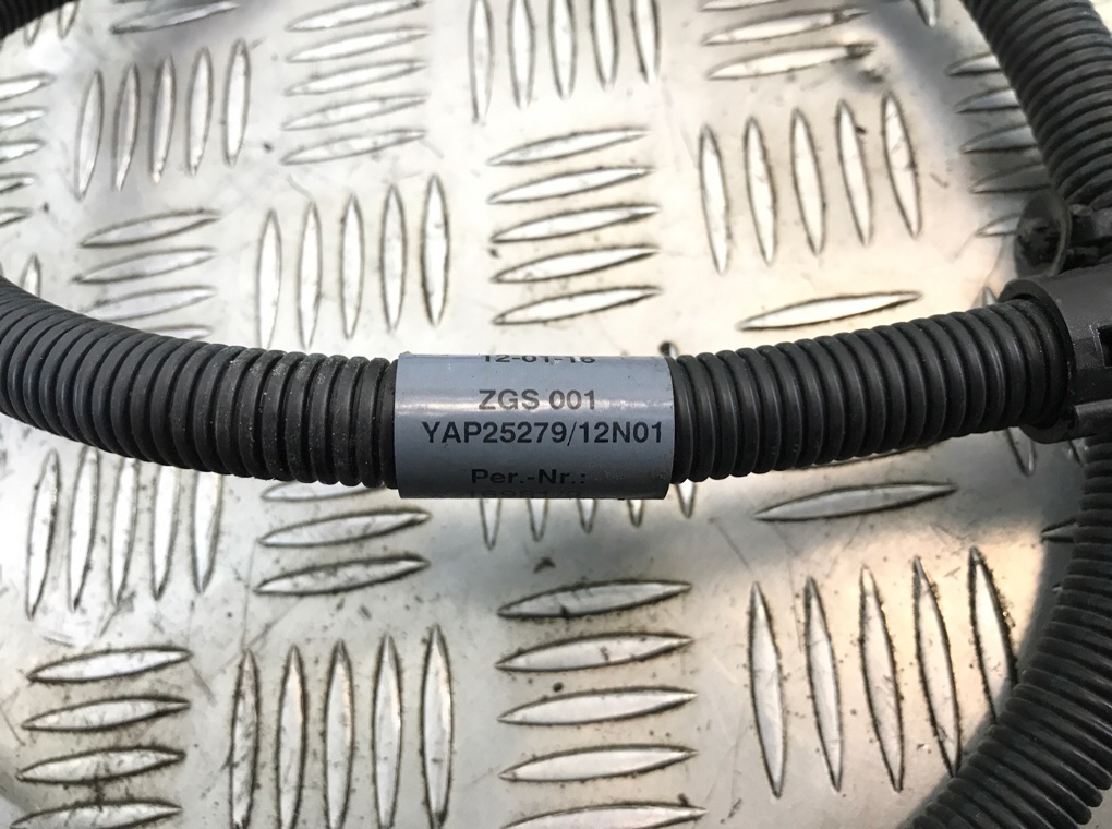 Плюсовой провод аккумулятора бу для Mercedes A W176 2.2 CDi, 2014 г. Плюсовой провод аккумулятора бу для Mercedes A W176 2.2 CDi, 2014 г.