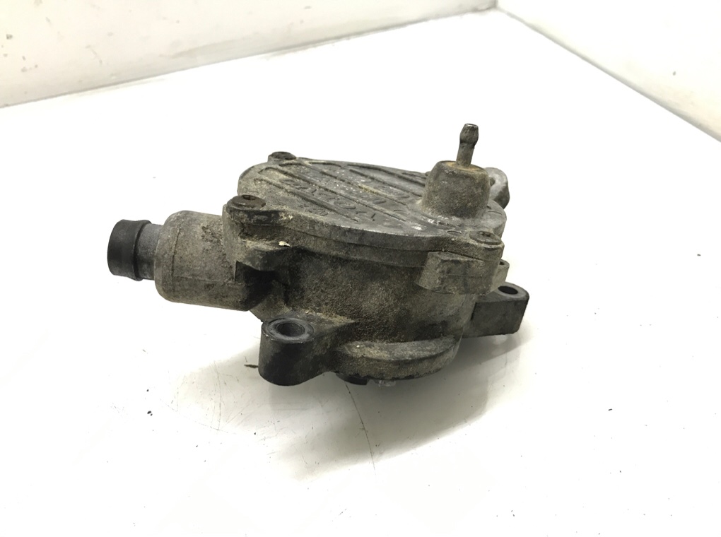 Насос вакуумный бу для Volvo XC90  2.4 D5,  2003 г.