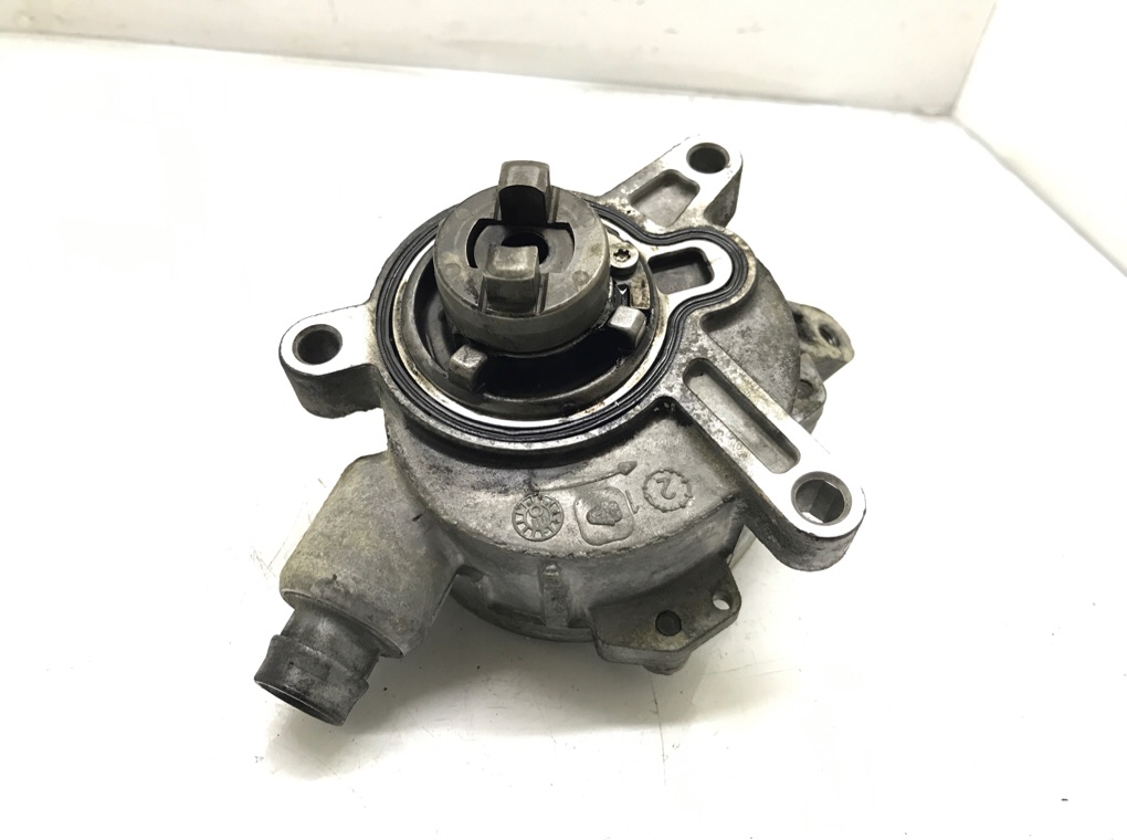 Насос вакуумный бу для Volvo XC90  2.4 D5,  2003 г.