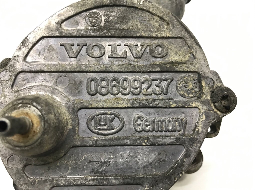 Насос вакуумный бу для Volvo XC90  2.4 D5,  2003 г.