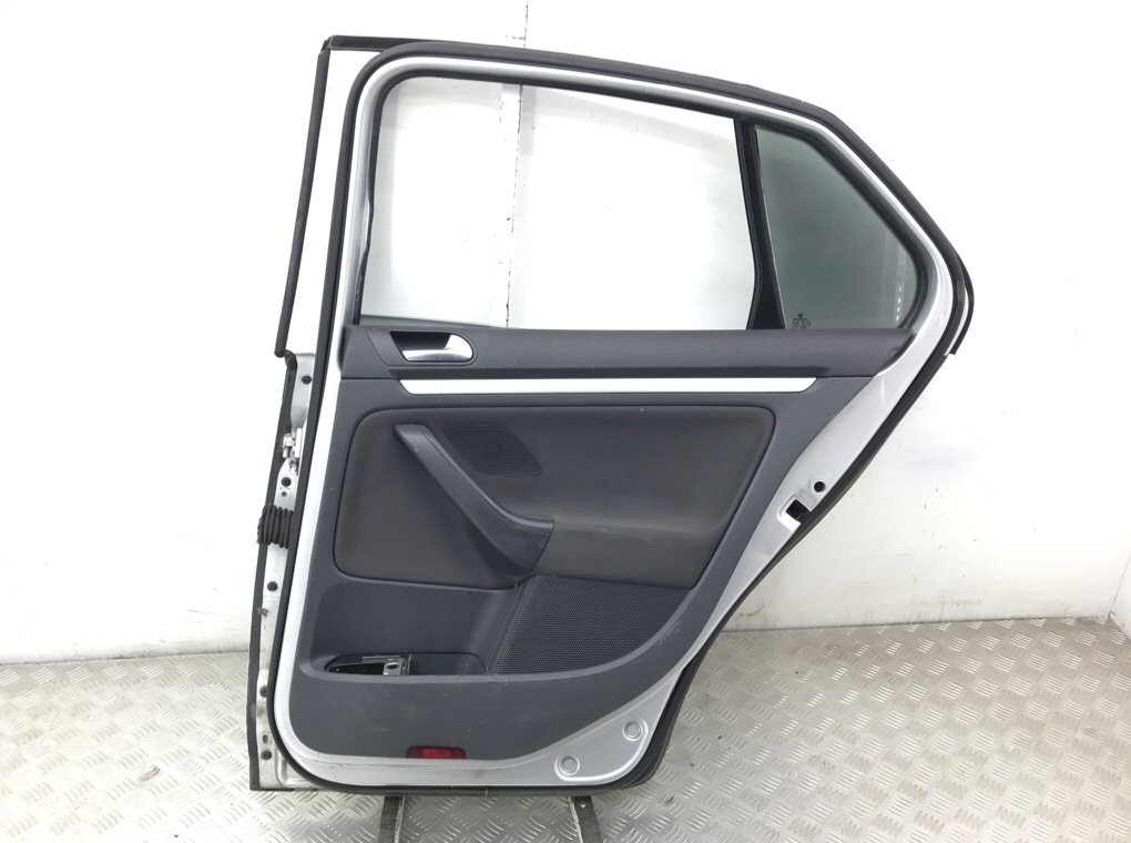 Дверь задняя правая бу для Volkswagen Jetta 5 2.0 TDi,  2009 г.