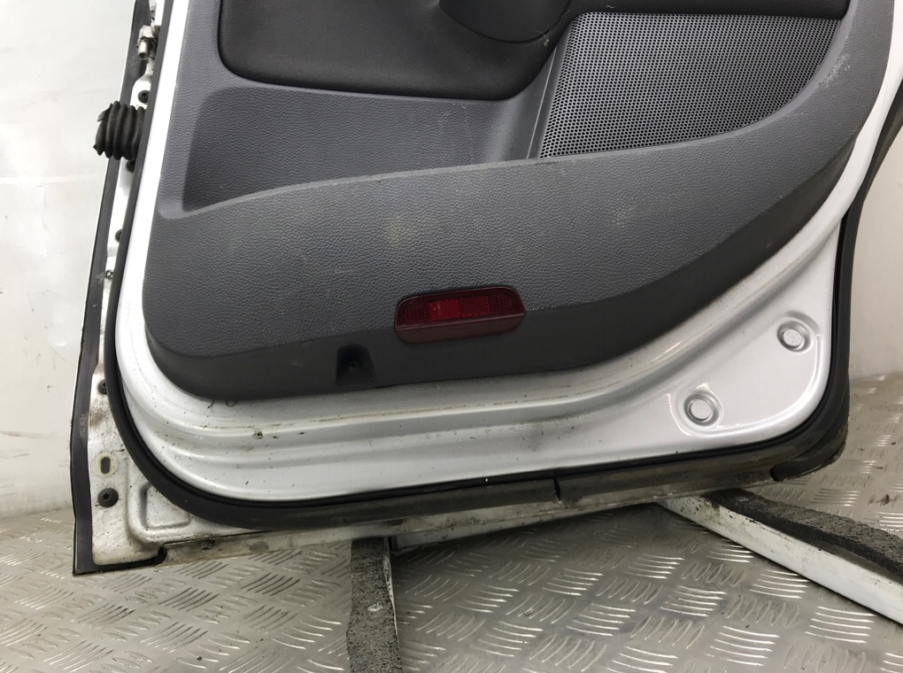 Дверь задняя правая бу для Volkswagen Jetta 5 2.0 TDi,  2009 г.