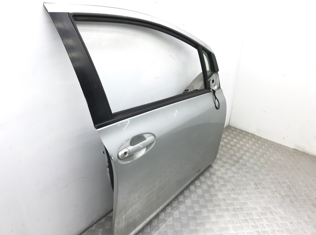 Дверь передняя правая бу для Toyota Yaris XP9 1.0 i,  2006 г.