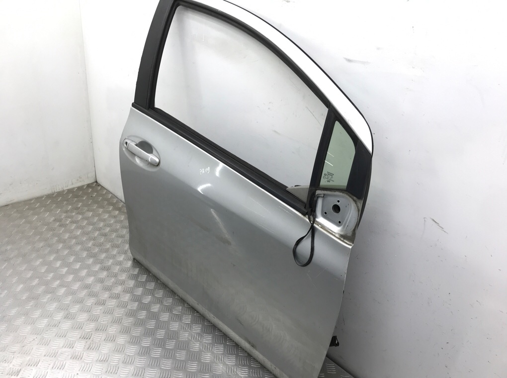 Дверь передняя правая бу для Toyota Yaris XP9 1.0 i,  2006 г.