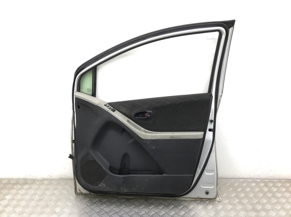 Дверь передняя правая бу для Toyota Yaris XP9 1.0 i,  2006 г.