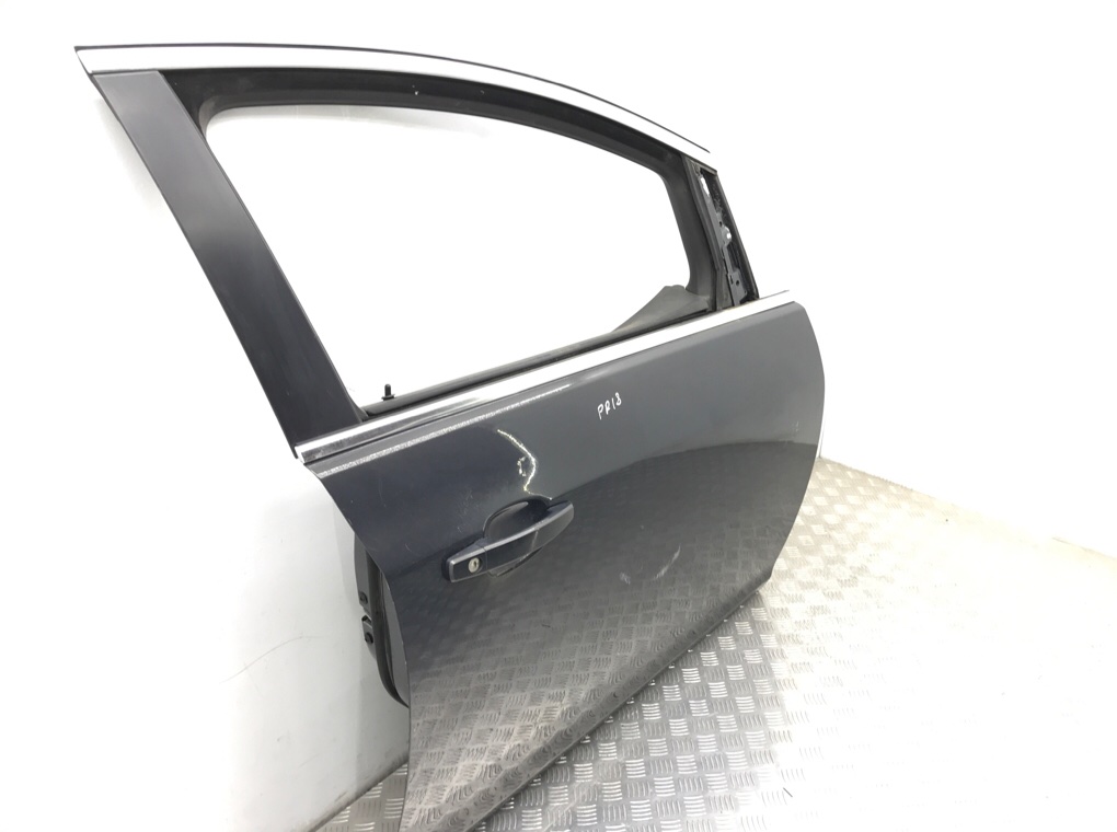 Дверь передняя правая бу для Opel Astra J 1.7 CDTi,  2013 г.