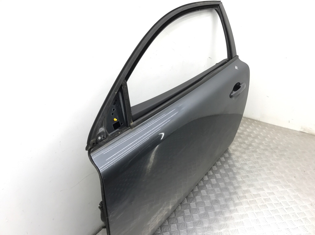 Дверь передняя левая бу для Volvo C30  2.0 TD,  2010 г.
