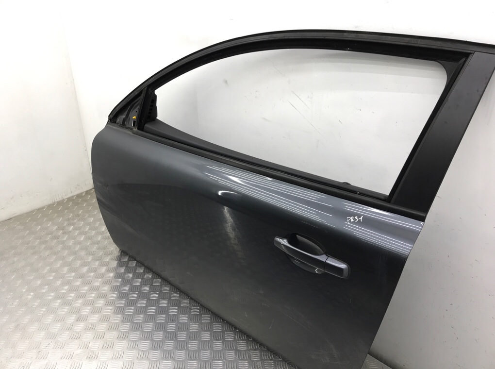 Дверь передняя левая бу для Volvo C30  2.0 TD,  2010 г.