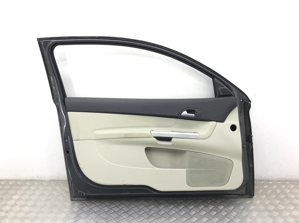Дверь передняя левая бу для Volvo C30  2.0 TD,  2010 г.