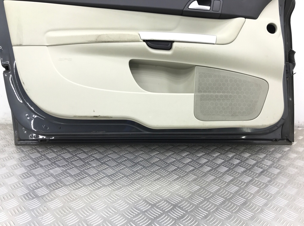 Дверь передняя левая бу для Volvo C30  2.0 TD,  2010 г.