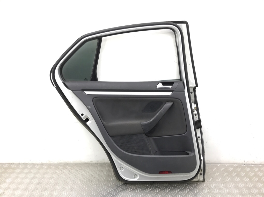 Дверь задняя левая бу для Volkswagen Jetta 5 2.0 TDi, 2009 г. Дверь задняя левая бу для Volkswagen Jetta 5 2.0 TDi, 2009 г.