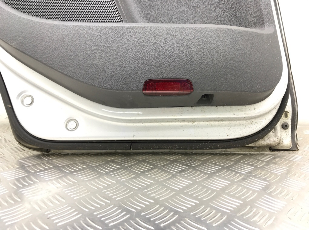 Дверь задняя левая бу для Volkswagen Jetta 5 2.0 TDi, 2009 г. Дверь задняя левая бу для Volkswagen Jetta 5 2.0 TDi, 2009 г.