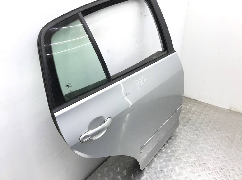 Дверь задняя правая бу для Volkswagen Golf Plus 1.9 TDi, 2006 г. Дверь задняя правая бу для Volkswagen Golf Plus 1.9 TDi, 2006 г.