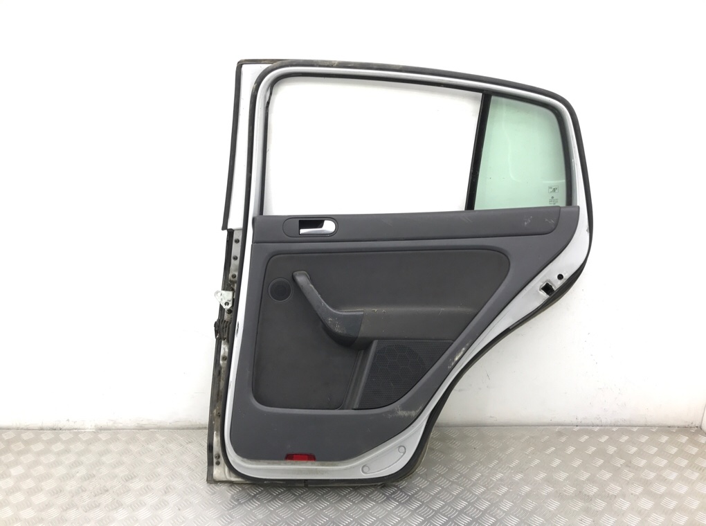 Дверь задняя правая бу для Volkswagen Golf Plus 1.9 TDi, 2006 г. Дверь задняя правая бу для Volkswagen Golf Plus 1.9 TDi, 2006 г.