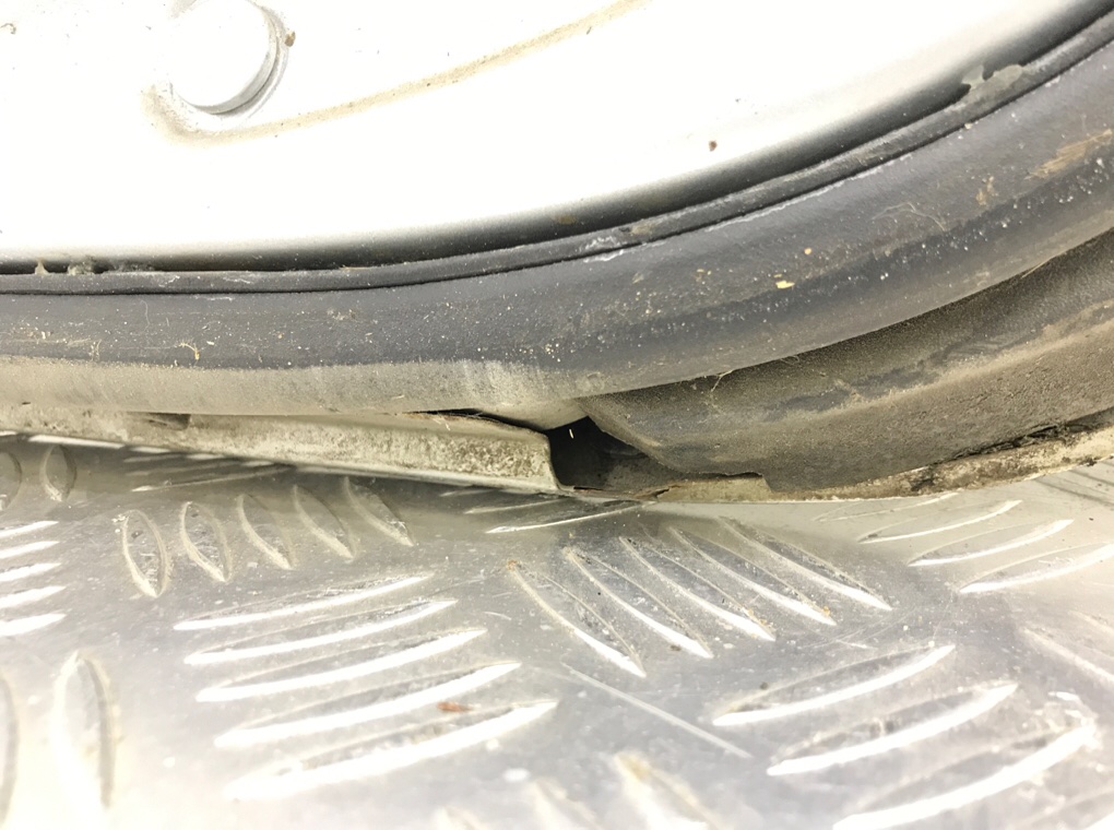 Дверь задняя правая бу для Volkswagen Golf Plus 1.9 TDi, 2006 г. Дверь задняя правая бу для Volkswagen Golf Plus 1.9 TDi, 2006 г.