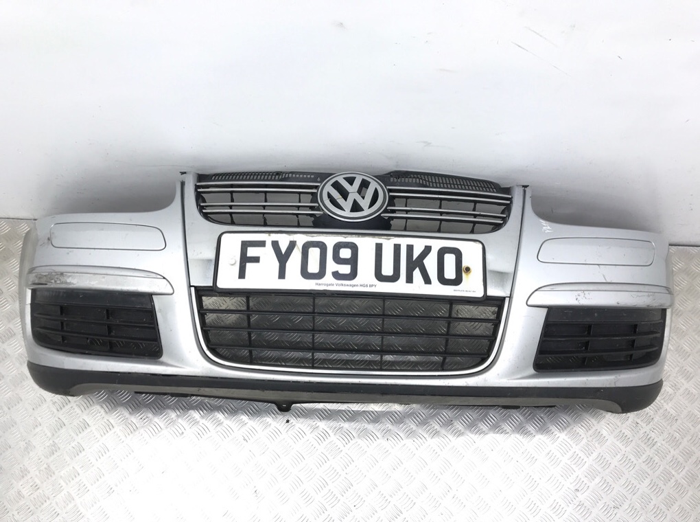 Бампер передний бу для Volkswagen Jetta 5 2.0 TDi, 2009 г.