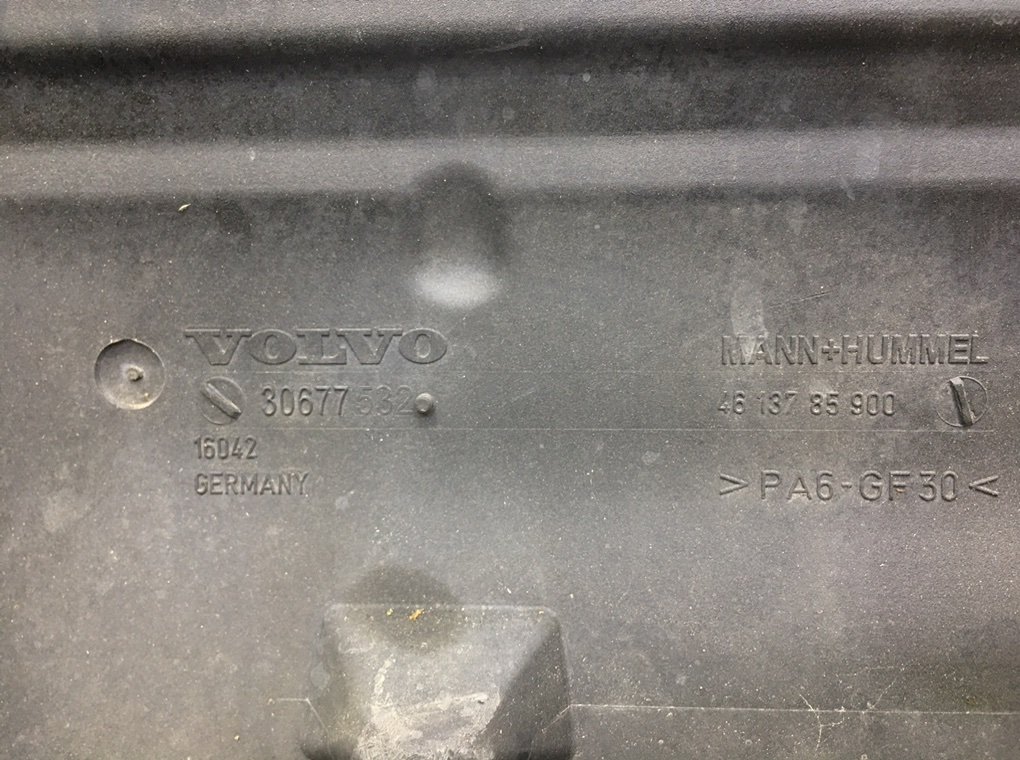 Корпус воздушного фильтра бу для Volvo C70  2.4 i,  2007 г.