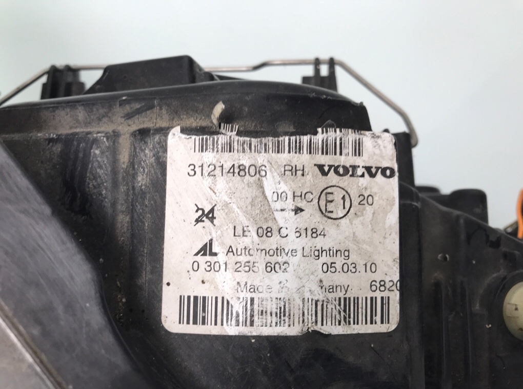 Фара правая бу для Volvo C30  1.6 TD,  2010 г.