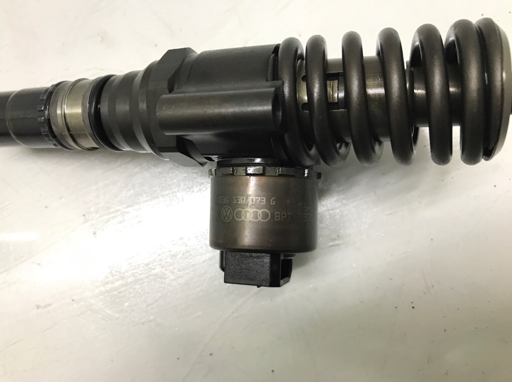 Форсунка бу для Volkswagen Golf 5 2.0 TDi,  2006 г.