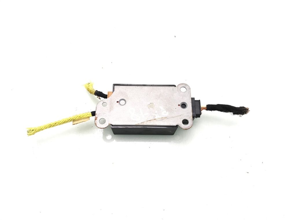 Усилитель антенны бу для Volkswagen Golf 5 1.9 TDi, 2005 г. Усилитель антенны бу для Volkswagen Golf 5 1.9 TDi, 2005 г.