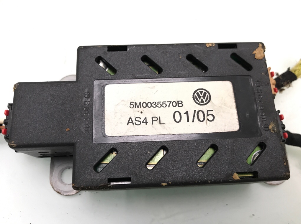 Усилитель антенны бу для Volkswagen Golf 5 1.9 TDi, 2005 г. Усилитель антенны бу для Volkswagen Golf 5 1.9 TDi, 2005 г.