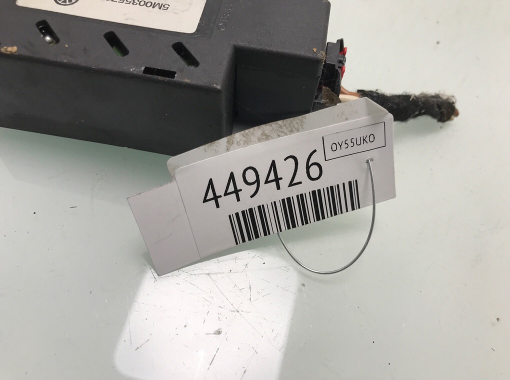 Усилитель антенны бу для Volkswagen Golf 5 1.9 TDi, 2005 г. Усилитель антенны бу для Volkswagen Golf 5 1.9 TDi, 2005 г.