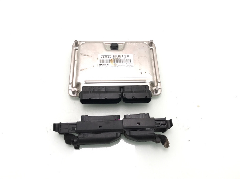Блок управления двигателем бу для Audi A4 B6 0281011138, 2003