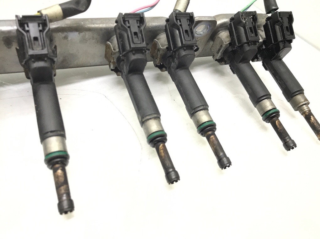 Топливная рампа бу для Nissan Qashqai 1 1.6 i, 2013 г. Топливная рампа бу для Nissan Qashqai 1 1.6 i, 2013 г.